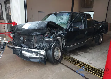 1998 Chevrolet C1500 Fleetside z USA, uszkodzony, nr VIN 2GCEC19M5W1275739